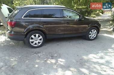 Внедорожник / Кроссовер Audi Q7 2010 в 
