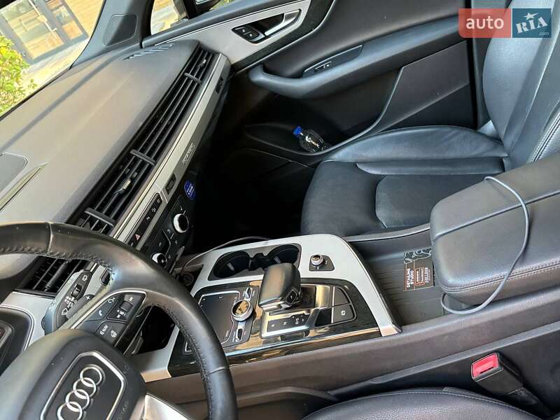 Позашляховик / Кросовер Audi Q7 2017 в Києві