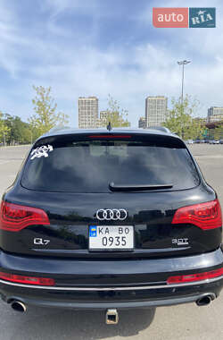 Внедорожник / Кроссовер Audi Q7 2015 в 