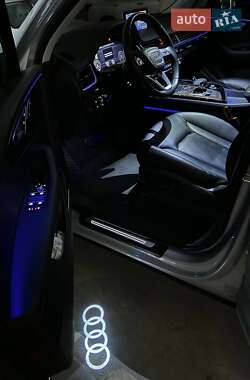 Позашляховик / Кросовер Audi Q7 2017 в 