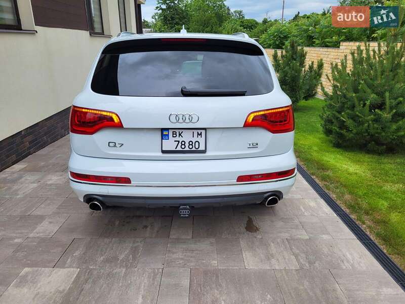 Позашляховик / Кросовер Audi Q7 2014 в Острозі