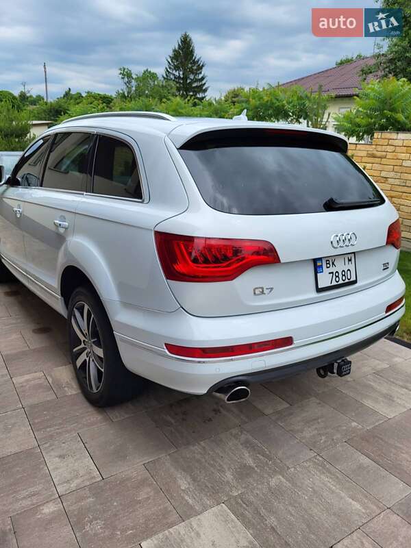 Позашляховик / Кросовер Audi Q7 2014 в Острозі