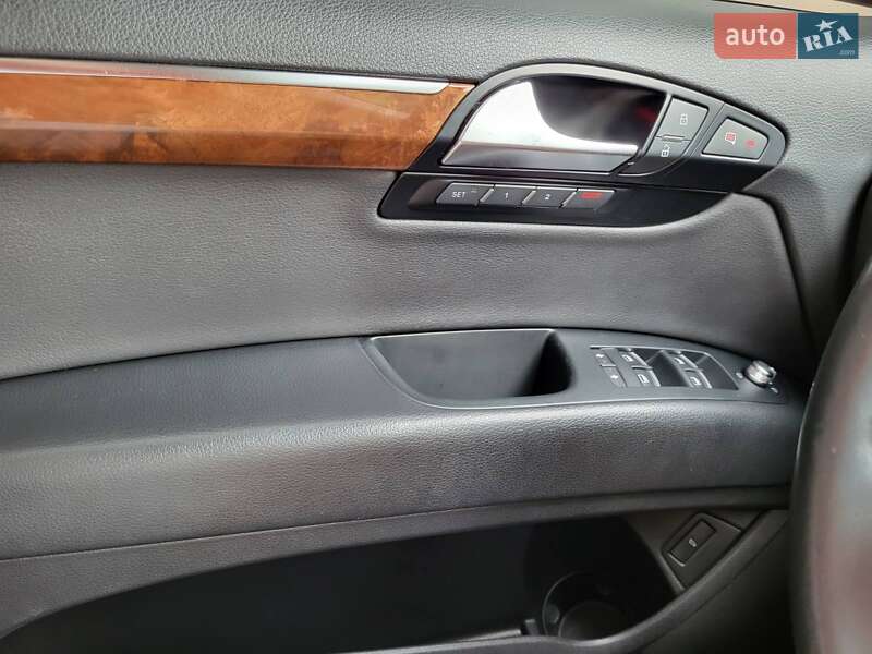 Позашляховик / Кросовер Audi Q7 2014 в Острозі