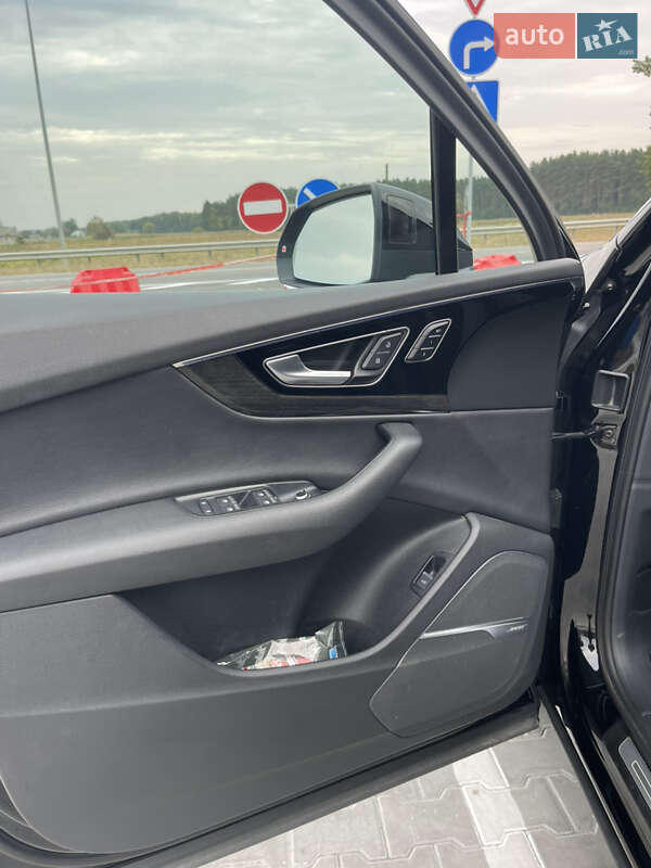 Позашляховик / Кросовер Audi Q7 2017 в Бродах