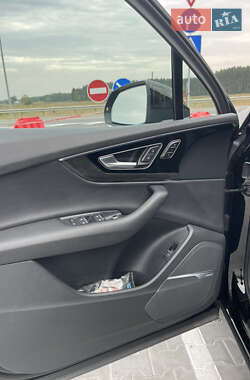 Внедорожник / Кроссовер Audi Q7 2017 в 