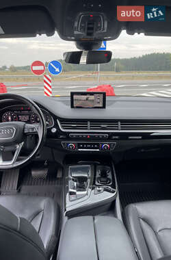 Внедорожник / Кроссовер Audi Q7 2017 в 