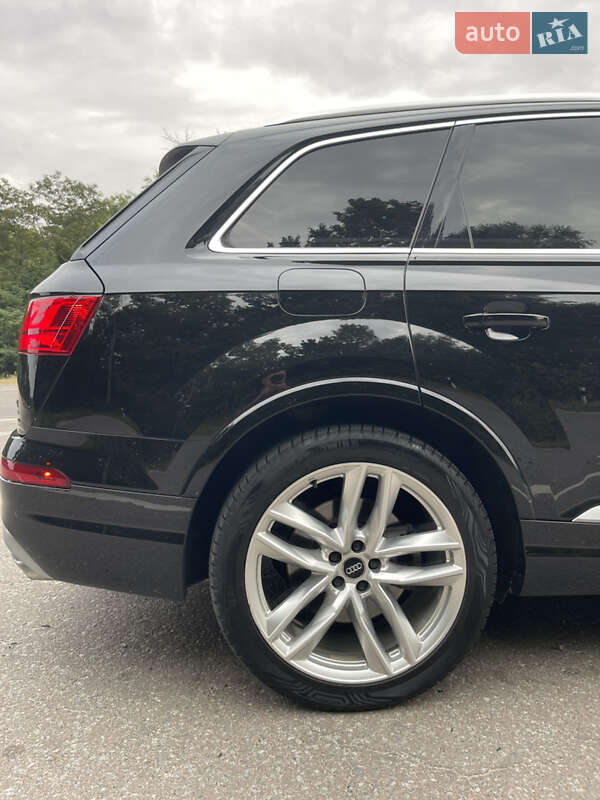Позашляховик / Кросовер Audi Q7 2017 в Бродах
