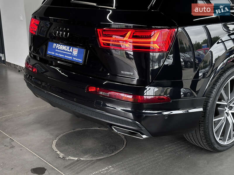 Внедорожник / Кроссовер Audi Q7 2017 в Нововолынске
