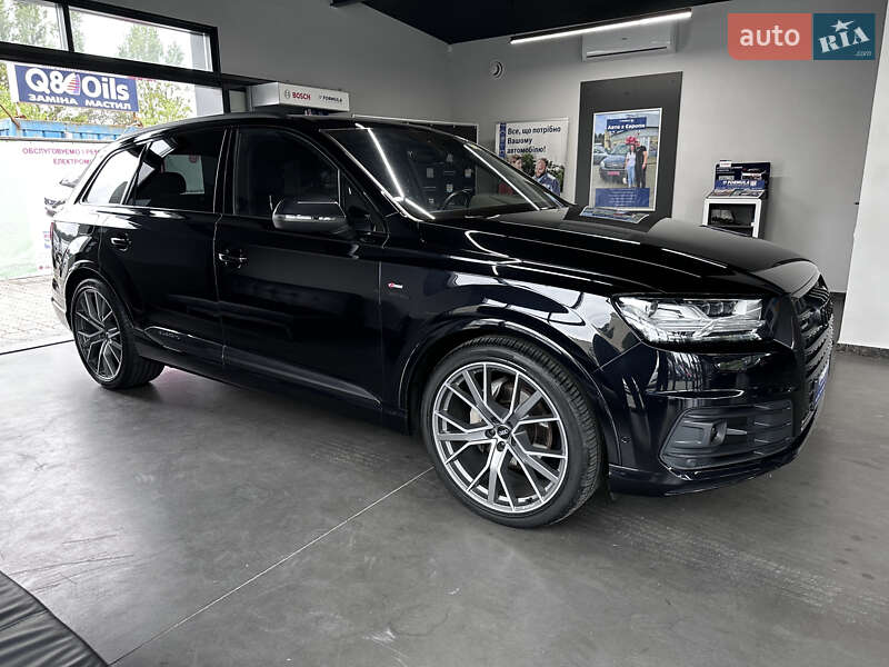 Внедорожник / Кроссовер Audi Q7 2017 в Нововолынске