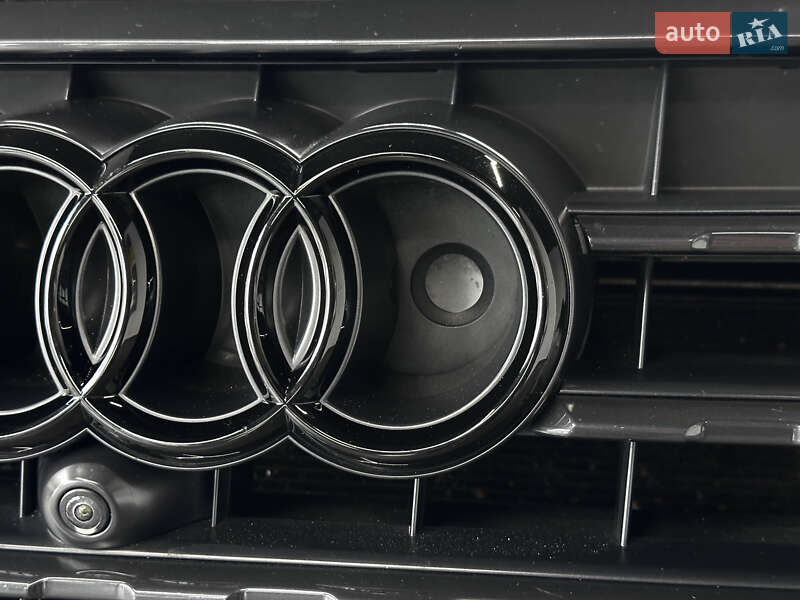 Внедорожник / Кроссовер Audi Q7 2017 в Нововолынске