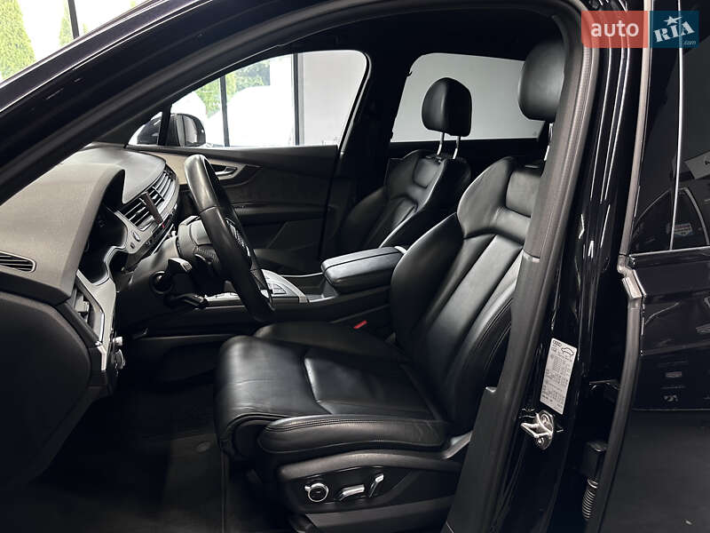 Внедорожник / Кроссовер Audi Q7 2017 в Нововолынске