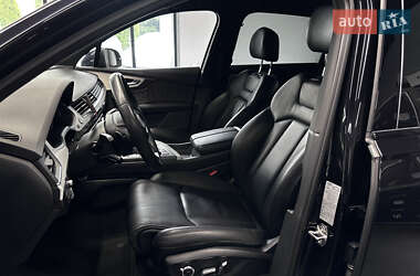 Позашляховик / Кросовер Audi Q7 2017 в 