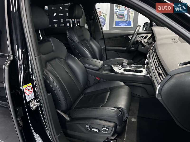 Внедорожник / Кроссовер Audi Q7 2017 в Нововолынске
