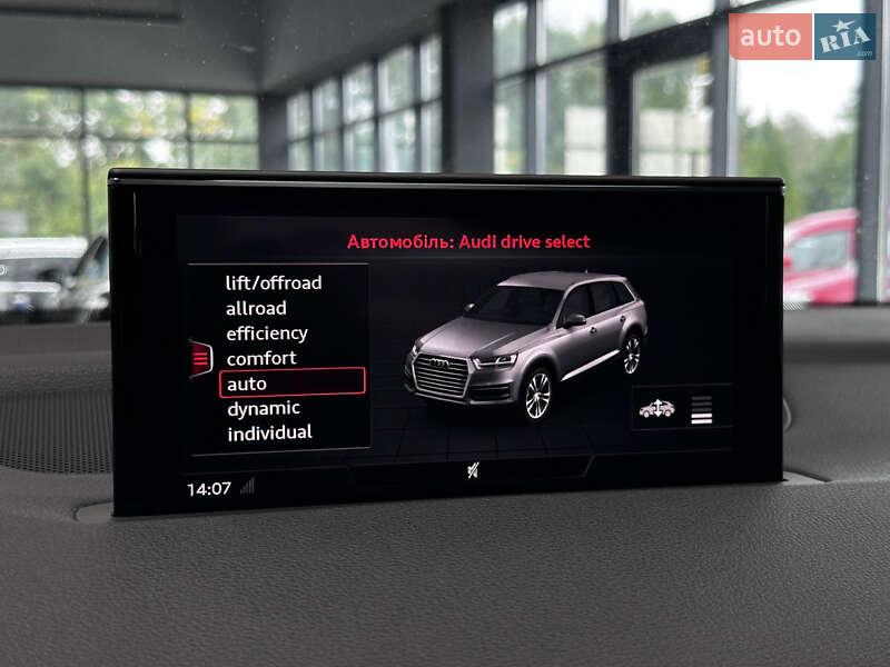 Внедорожник / Кроссовер Audi Q7 2017 в Нововолынске