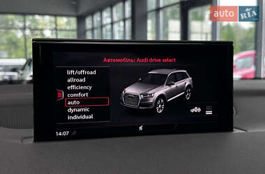 Позашляховик / Кросовер Audi Q7 2017 в 
