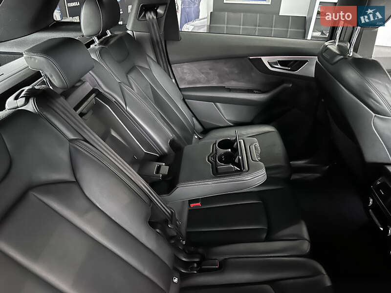 Внедорожник / Кроссовер Audi Q7 2017 в Нововолынске