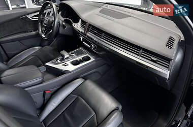 Позашляховик / Кросовер Audi Q7 2017 в 