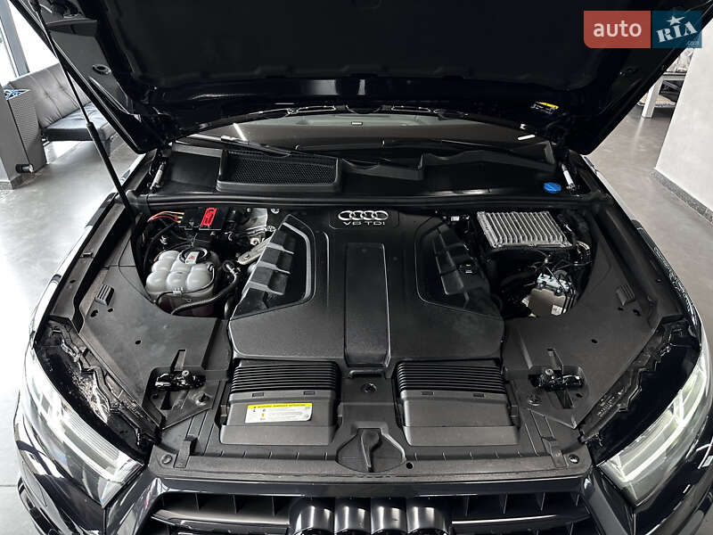 Внедорожник / Кроссовер Audi Q7 2017 в Нововолынске