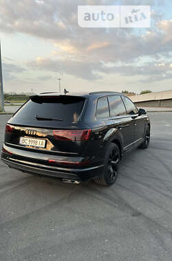 Позашляховик / Кросовер Audi Q7 2015 в 