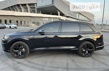 Позашляховик / Кросовер Audi Q7 2015 в 