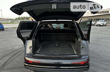 Позашляховик / Кросовер Audi Q7 2015 в 