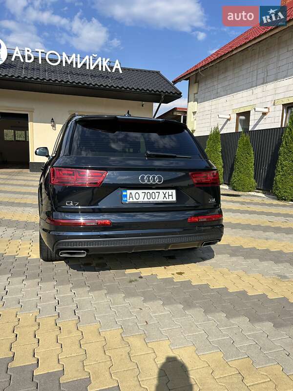 Позашляховик / Кросовер Audi Q7 2016 в Іршаві