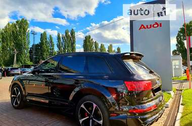 Внедорожник / Кроссовер Audi Q7 2016 в 