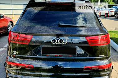 Внедорожник / Кроссовер Audi Q7 2016 в 