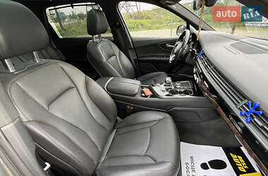 Внедорожник / Кроссовер Audi Q7 2016 в 