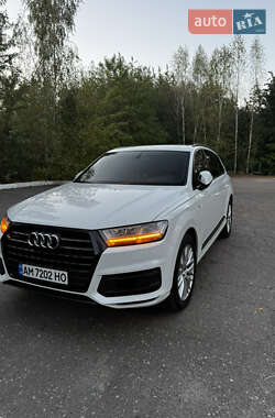 Позашляховик / Кросовер Audi Q7 2017 в 