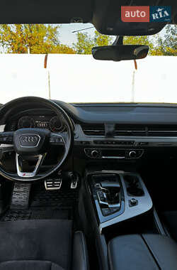Позашляховик / Кросовер Audi Q7 2017 в 