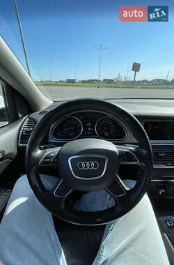 Внедорожник / Кроссовер Audi Q7 2015 в 