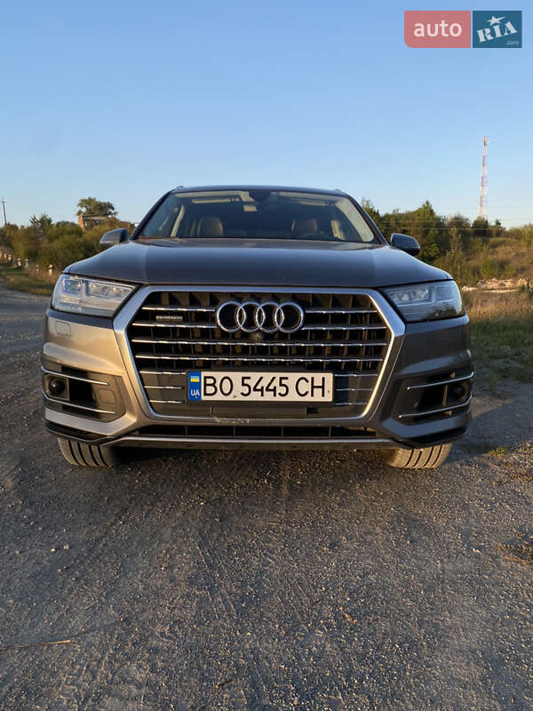 Позашляховик / Кросовер Audi Q7 2017 в 