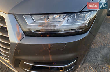 Позашляховик / Кросовер Audi Q7 2017 в 