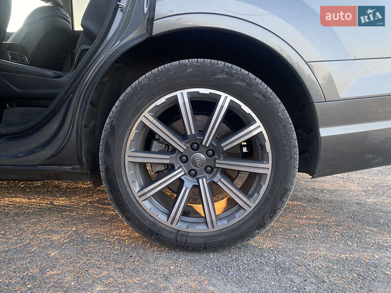 Внедорожник / Кроссовер Audi Q7 2017 в Борщеве