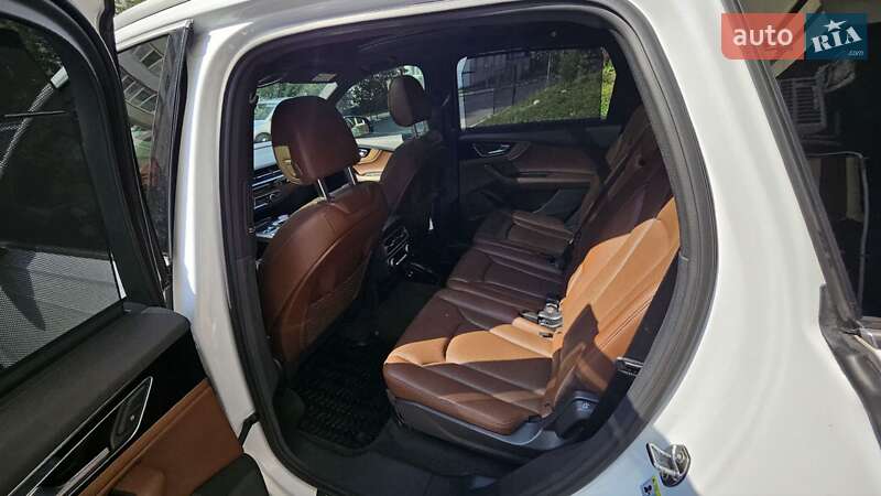 Позашляховик / Кросовер Audi Q7 2016 в Хмельницькому