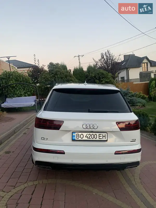 Внедорожник / Кроссовер Audi Q7 2015 в 