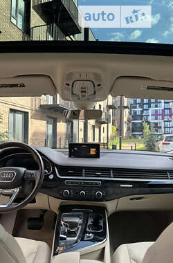 Позашляховик / Кросовер Audi Q7 2016 в 