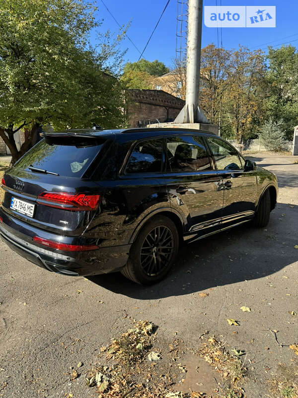 Позашляховик / Кросовер Audi Q7 2019 в Києві