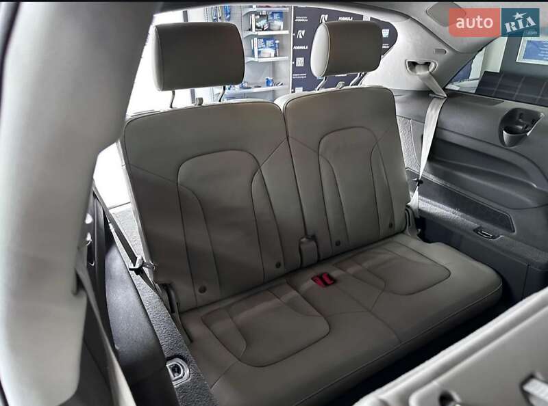 Внедорожник / Кроссовер Audi Q7 2010 в Нововолынске