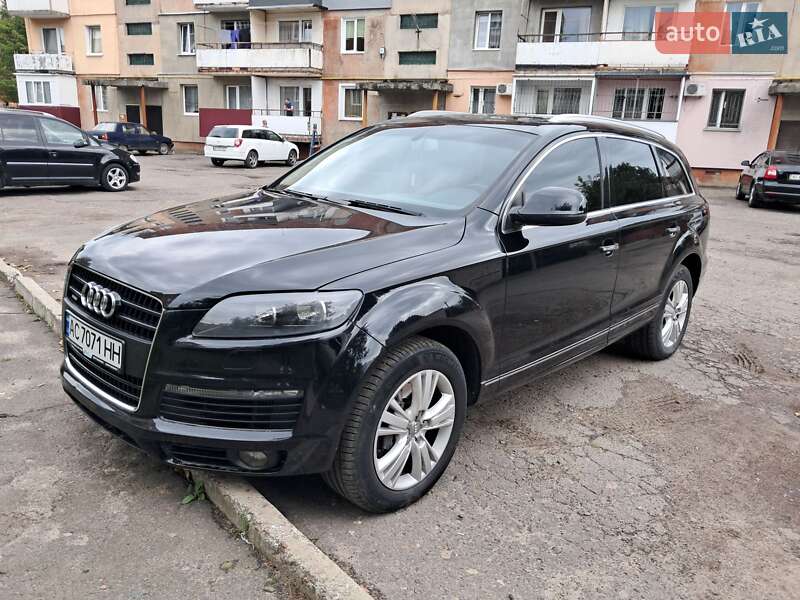 Внедорожник / Кроссовер Audi Q7 2010 в Нововолынске