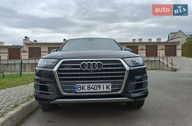 Внедорожник / Кроссовер Audi Q7 2016 в 
