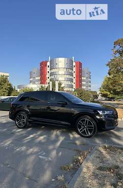 Внедорожник / Кроссовер Audi Q7 2020 в Киеве