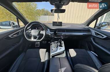 Внедорожник / Кроссовер Audi Q7 2016 в 