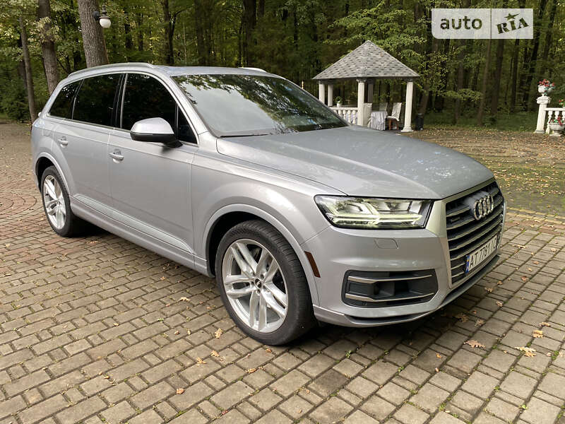 Внедорожник / Кроссовер Audi Q7 2018 в 
