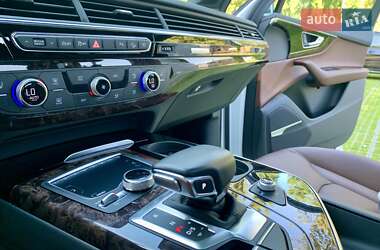 Внедорожник / Кроссовер Audi Q7 2018 в 