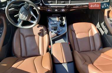 Внедорожник / Кроссовер Audi Q7 2018 в 