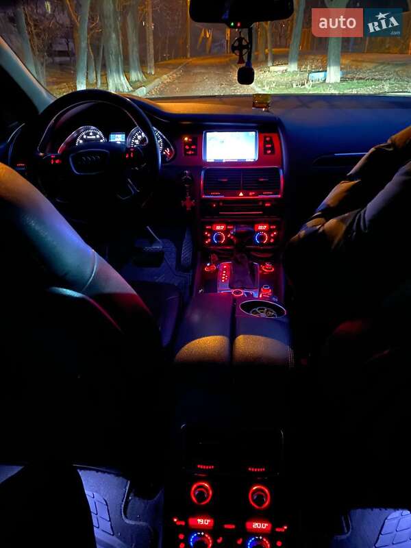 Позашляховик / Кросовер Audi Q7 2012 в Одесі