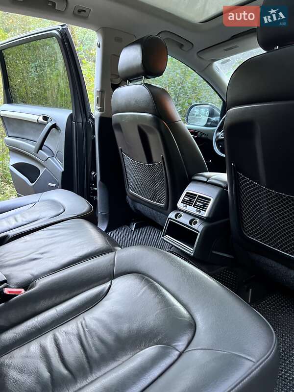 Позашляховик / Кросовер Audi Q7 2010 в Нововолинську