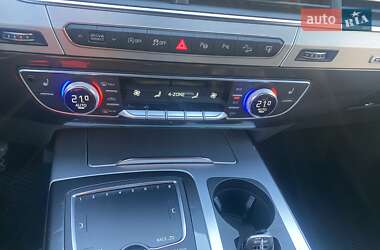Внедорожник / Кроссовер Audi Q7 2015 в 